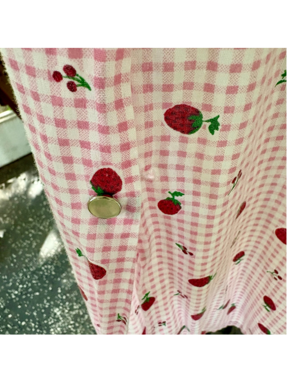 Vintage 70s pink strawberry print house dress - Picture 3 of 5